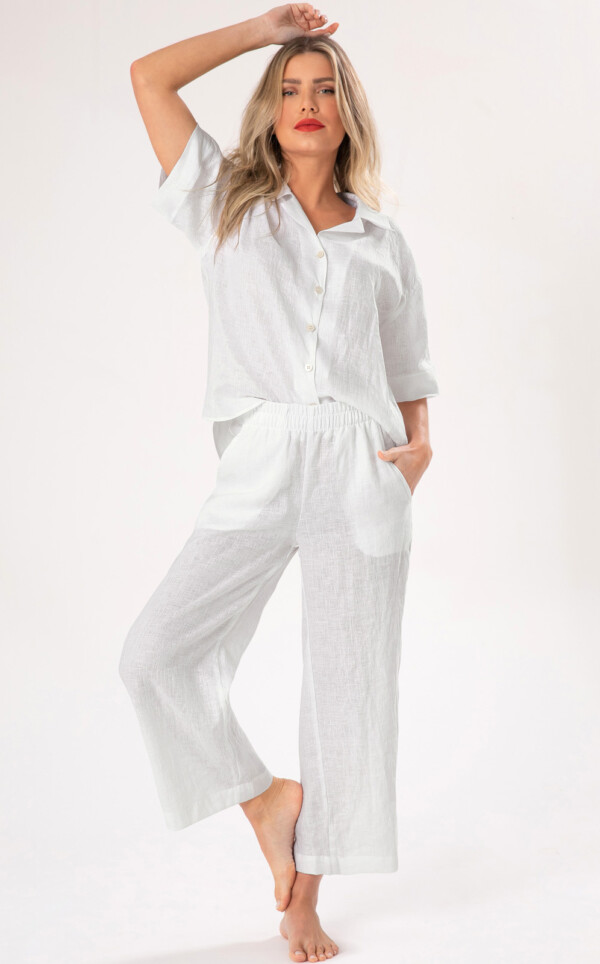 Pijama Americano Manga Curta com Capri Puro Linho