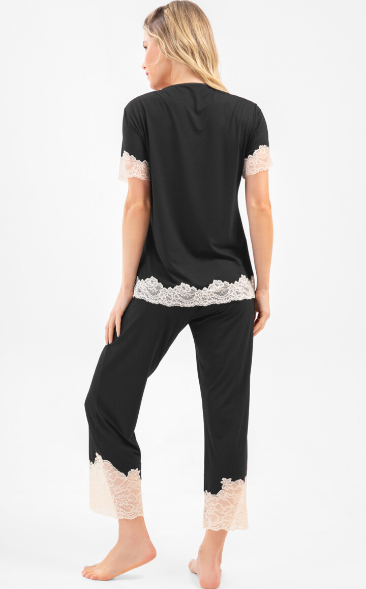 Premium – Pijama Blusa Manga Curta com Capri Amaris