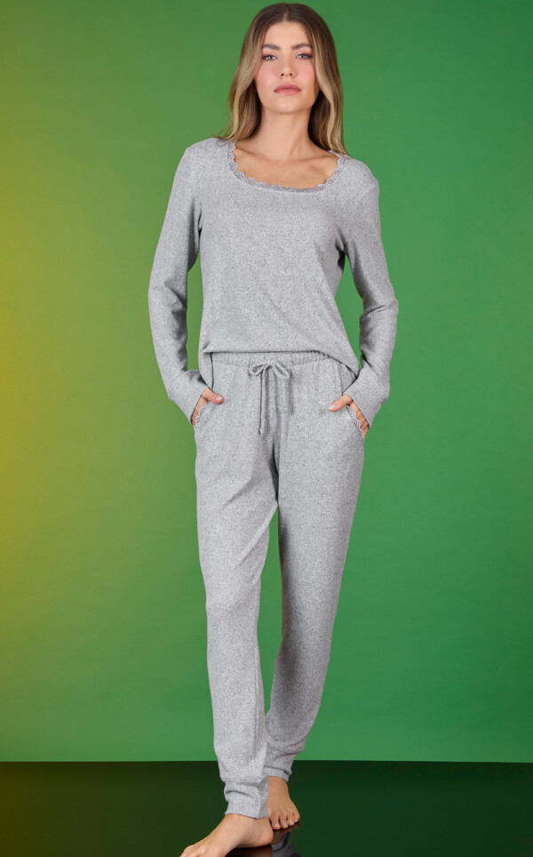 Pijama Blusa Manga Longa com Calça Jogger Natalka
