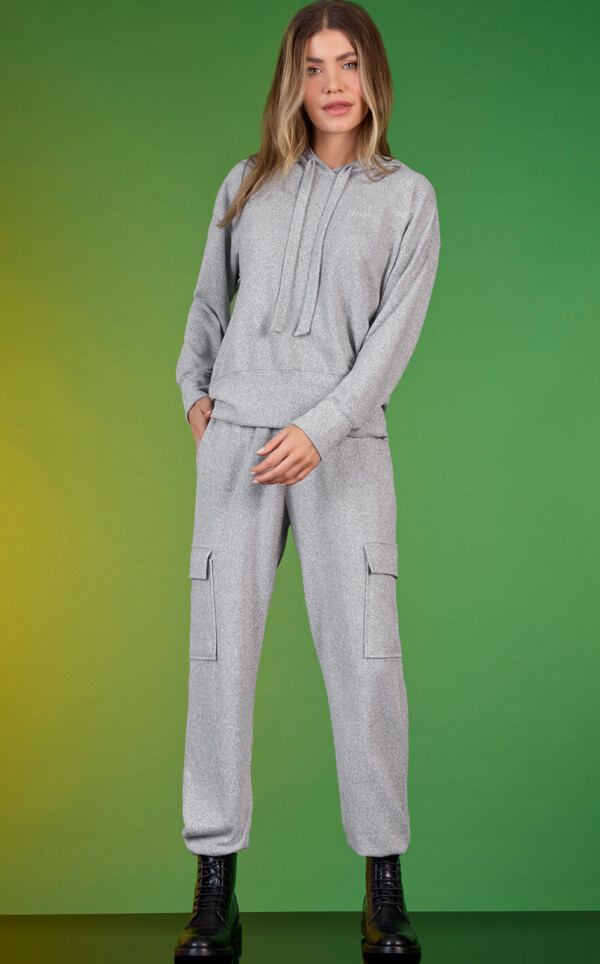 Blusa Manga Longa com Capuz e Calça Jogger Sport Zaria