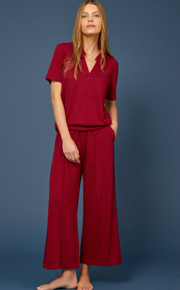 Pijama Blusa Manga Curta com Capri Clarisa